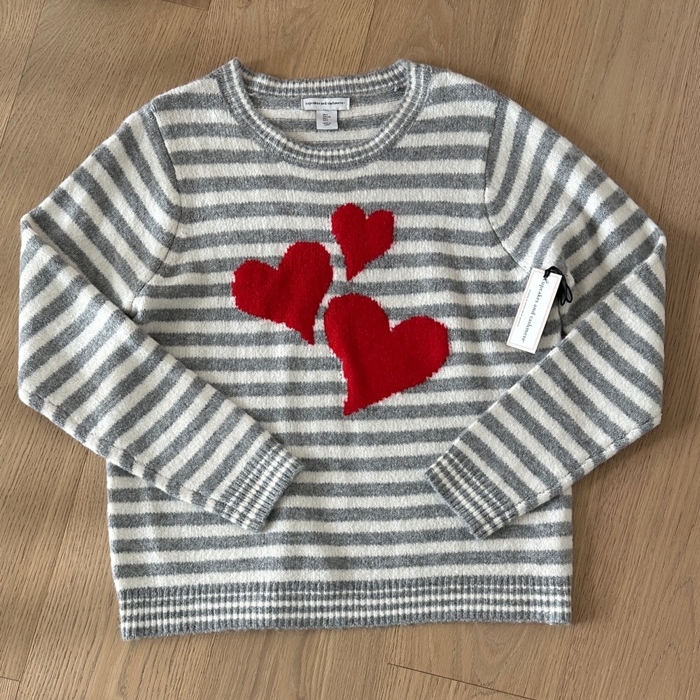 ❤️Valentine’s Day❤️‍🔥cupcakes & cashmere Gray and Red Heart Sweater